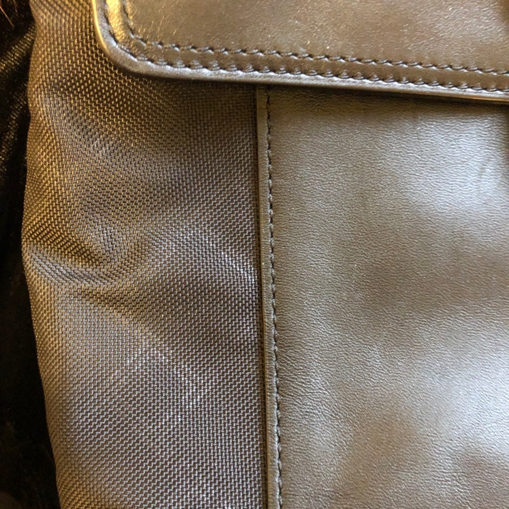 TUMI CROSSBODY BAG  NWOT BLACK LEATHER & NYLON POCKETS CHIC
GENDER NEUTRAL - Picture 4 of 8